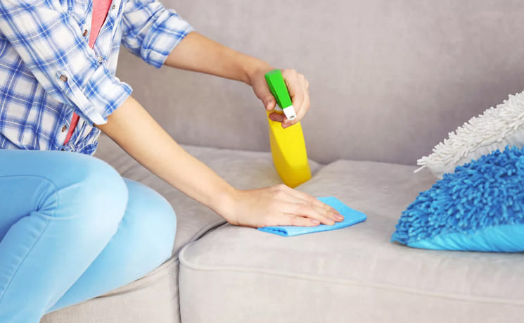 Как почистить обивку дивана: типы материалов и тонкости их обработки